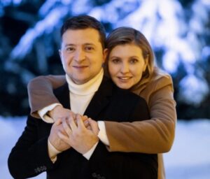 ゼレンスキー大統領の妻・オレーナ夫人の身長は?wikiプロフ&経歴を紹介! | ぶんぶんジャーナル